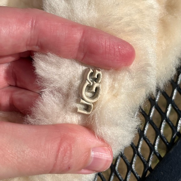 UGG Fur Fluff Flip Flop Slippers - Picture 6 of 9